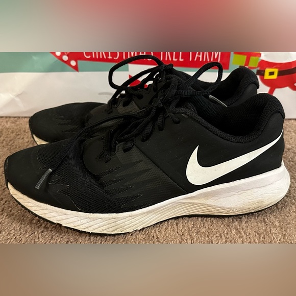 Nike Revolution Girls Athletic Running Gym Shoes Black Pink Sneakers 907254-001 - Picture 7 of 13